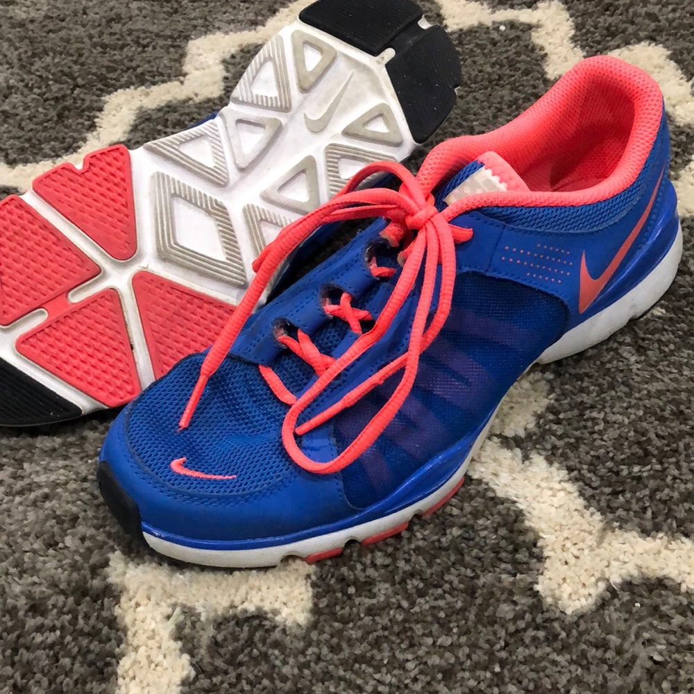 Women’s Nike size 9